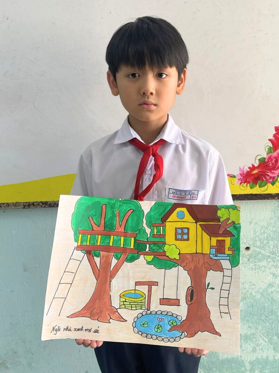 Thí sinh Trần Viết An Khang (lớp 3/1) với tác phẩm 