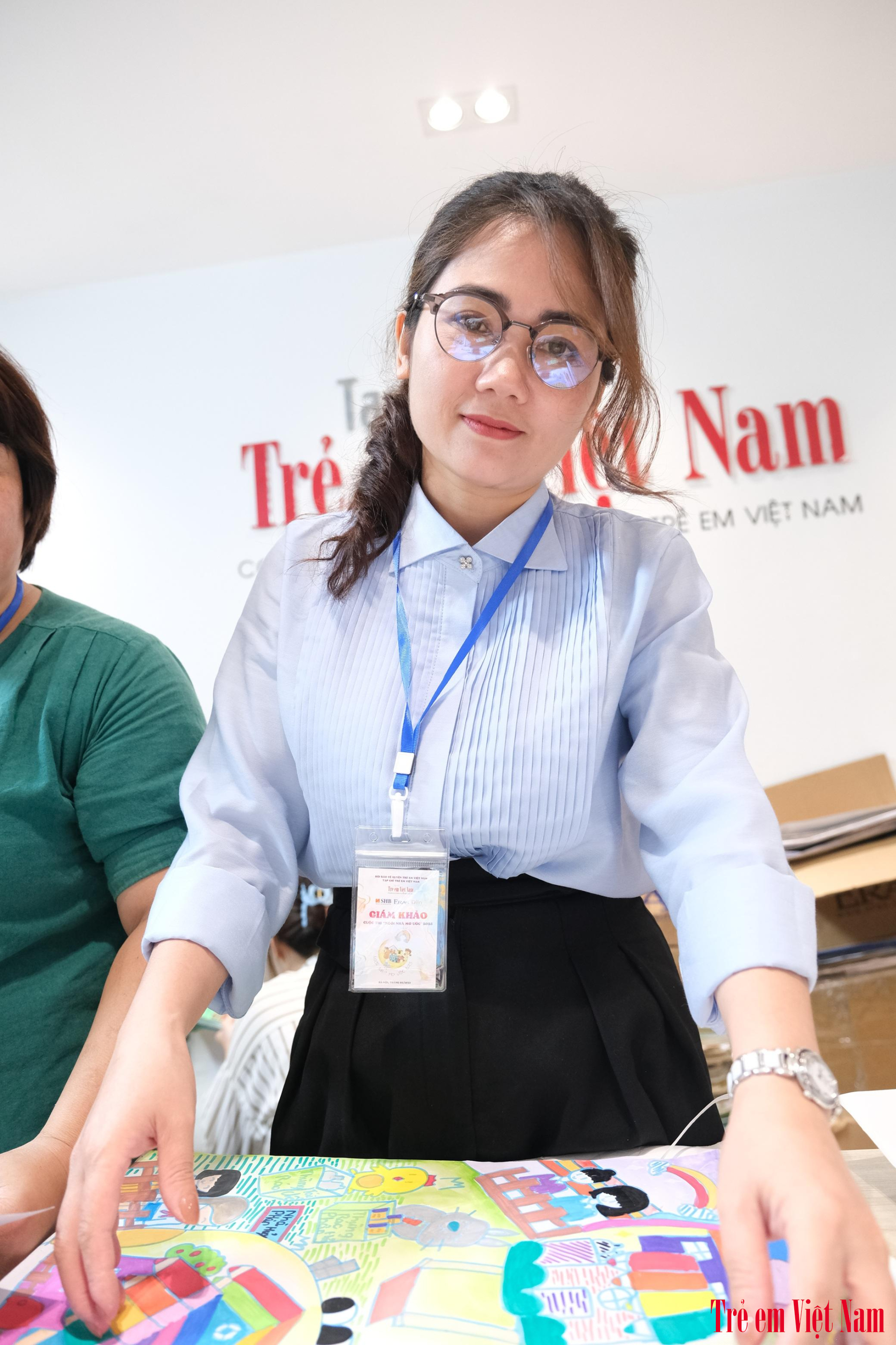 Giám khảo Cao Thị Lam - Trường Tiểu học Đông Sơn - xã Đông sơn - huyện Đô Lương - tỉnh Nghệ An DSCF1324
