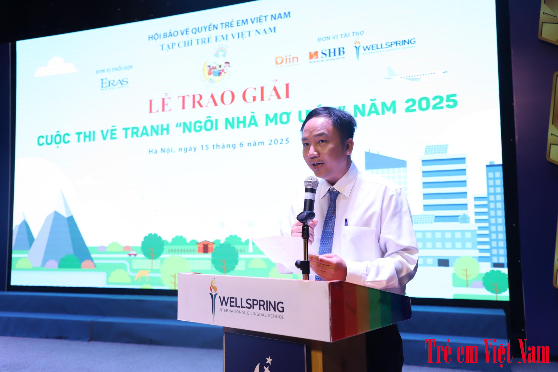 Ông Nguyễn Mạnh Huy - Tổng biên tập Tạp chí Trẻ em Việt Nam - Trưởng ban tổ chức giải cho biết cuộc thi vẽ tranh IMG_5184