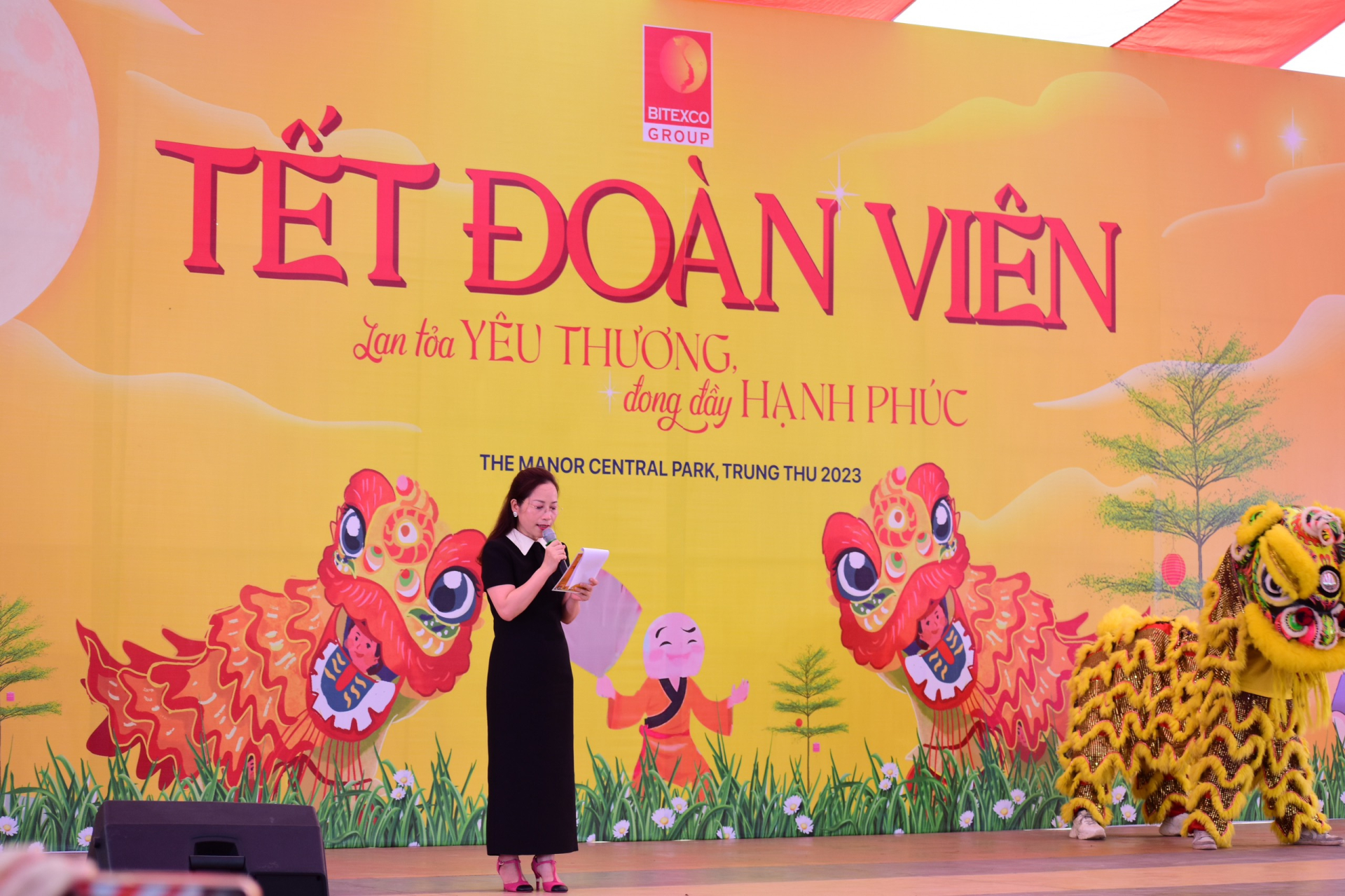 Bà Nguyễn Thị Thu Hà - Đại diện lãnh đạo phát biểu tại chương trình
