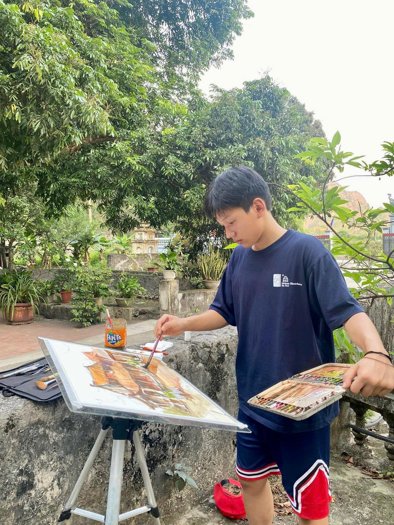 Năm nay, Hải Nam tiếp tục tham gia cuộc thi với ý tưởng về một thành phố tương lai hiện đại – nơi con người tận dụng tối đa năng lượng mặt trời và cây xanh. Những chiếc xe chạy bằng năng lượng từ cây cối, những khu đô thị phủ đầy mái nhà xanh, mọi người sống chan hòa và bền vững cùng thiên nhiên. z6557867689170_8c26c0b929f796b443da123cc57ffe59