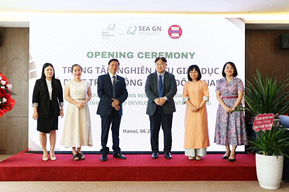 Sự kiện bao gồm lễ ký kết hợp tác, công bố Ban sáng lập và nghi thức khai trương Trung tâm. batch_IMG_9314