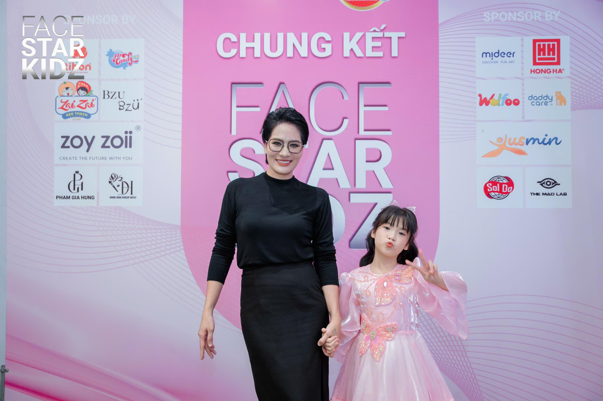 “Chúc tất cả các con luôn giữ được năng lượng tích cực, hồn nhiên và hãy luôn nuôi dưỡng ngọn lửa đam mê nghệ thuật trong mình”, diễn viên Minh Cúc nhắn nhủ. z6850243042619_d2dae757a64c6a4f11e4b81324f61d4a