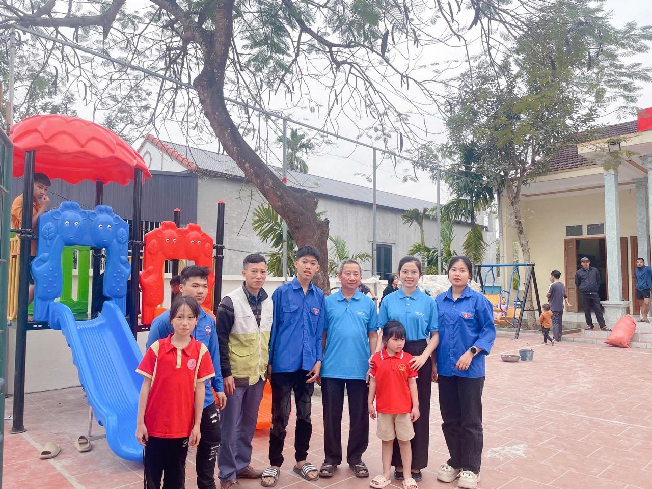 Chị Huyền chia sẻ, một tổ tự quản đã được thành lập để duy trì và phát triển sân chơi, đồng thời tổ chức các hoạt động định kỳ tại nhà văn hóa phục vụ cộng đồng. ded6014509dab884e1cb lớn