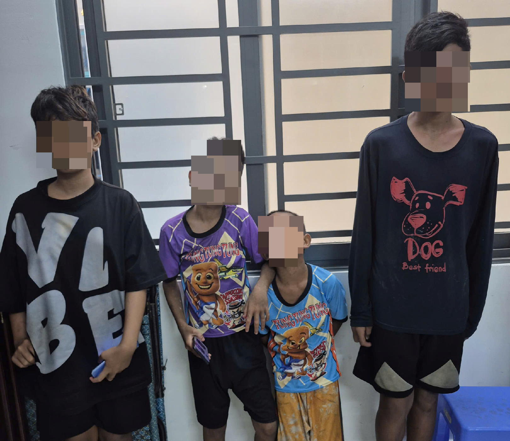 Nhóm trẻ 4 anh em ruột bị các đối tượng lợi dụng kiếm tiền để thu lợi cá nhân. Ảnh: Phòng Cảnh sát hình sự Công an TP Cần Thơ. nhom_20tre