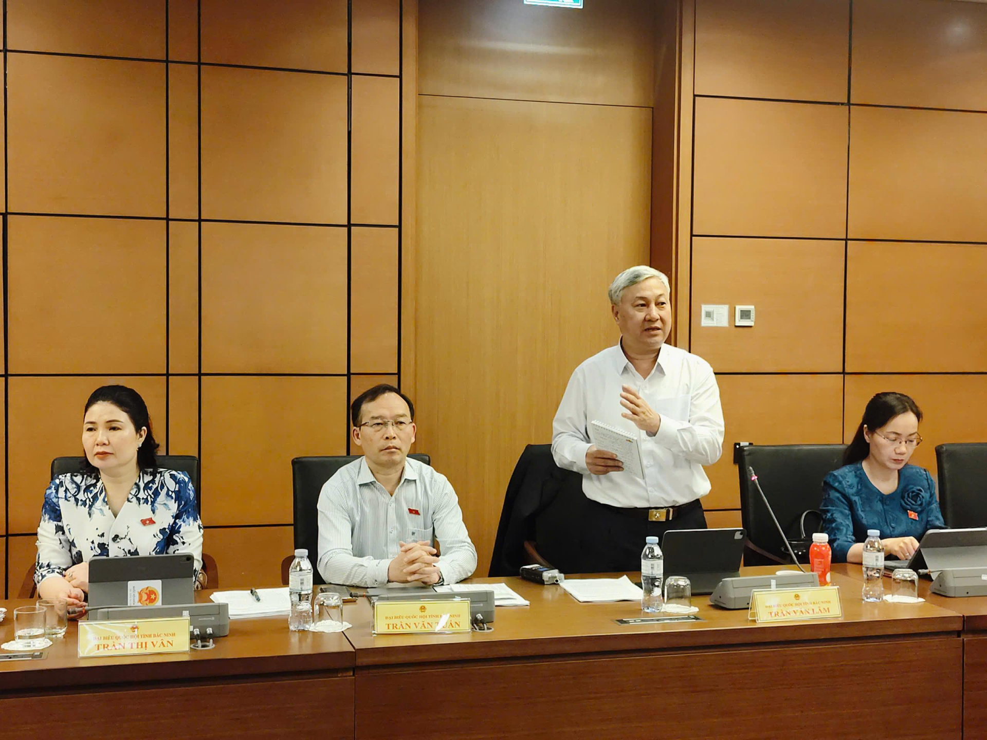 Đại biểu Trần Văn Lâm, Đoàn ĐBQH tỉnh Bắc Ninh. 231020250510-z7146756822889_812b1d6bf39c5cfce8f39e1617c46704