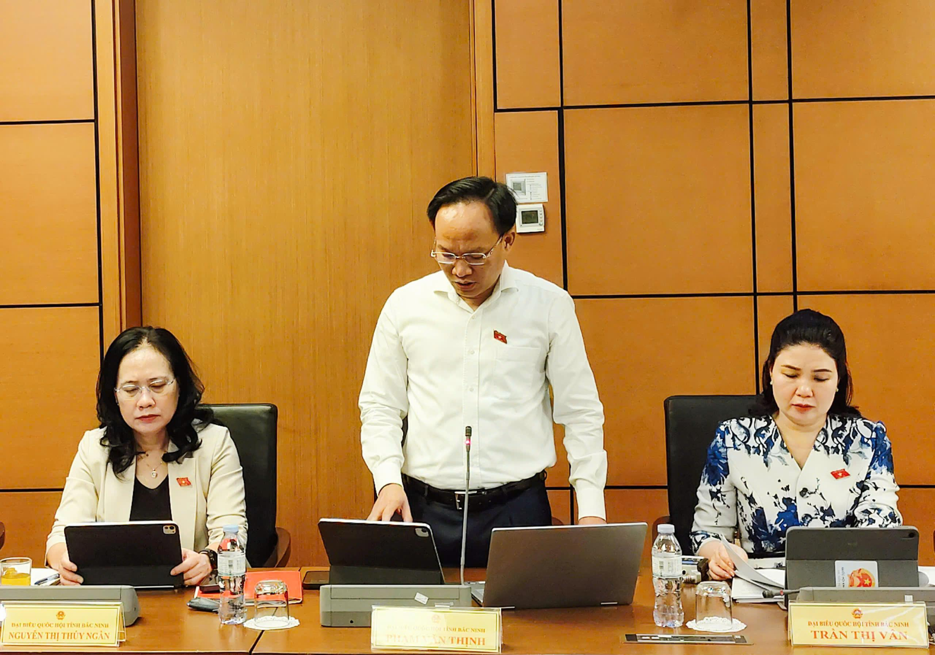 Đại biểu Phạm Văn Thịnh, Trưởng đoàn ĐBQH tỉnh Bắc Ninh. 231020250526-z7146756733814_f9dfb793fc4307fc2da31a1ade0cd1d9