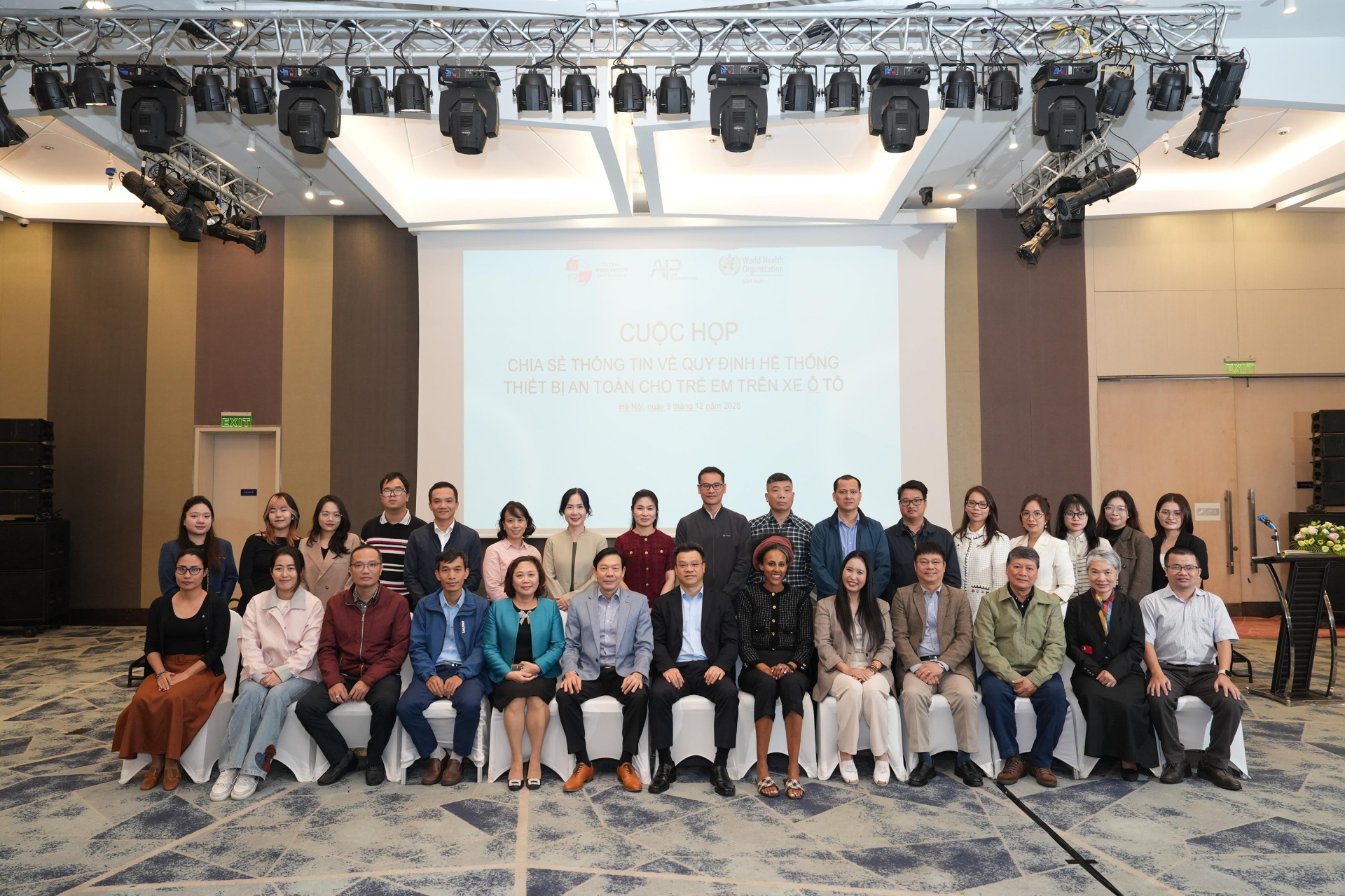 Các đại biểu tham gia cuộc họp