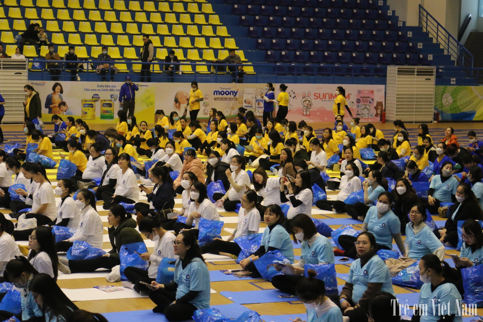 800 mẹ bầu đồng diễn Yoga truyền cảm hứng, lập kỷ lục Việt Nam 1