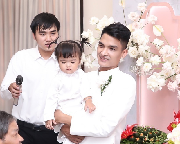 Những nhóc tỳ đáng yêu nhà sao Việt có mặt trong ngày trọng đại của bố mẹ