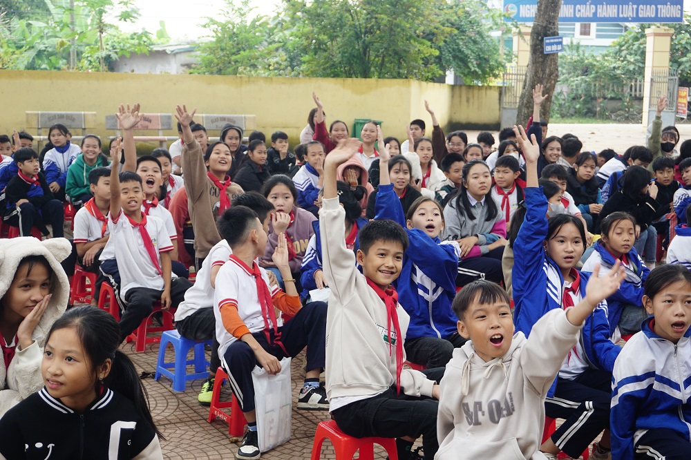 Tuyên truyền pháp luật về bảo vệ trẻ em trong trường học tại huyện Lương Sơn, tỉnh Hòa Bình.