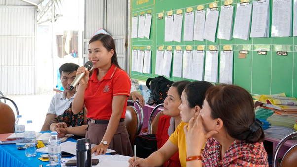 Giáo viên trường PTDTBT Tiểu học Châu Hội trong lớp tập huấn về nhạy cảm giới trong giảng dạy do Quỹ Vì Tầm Vóc Việt tổ chức