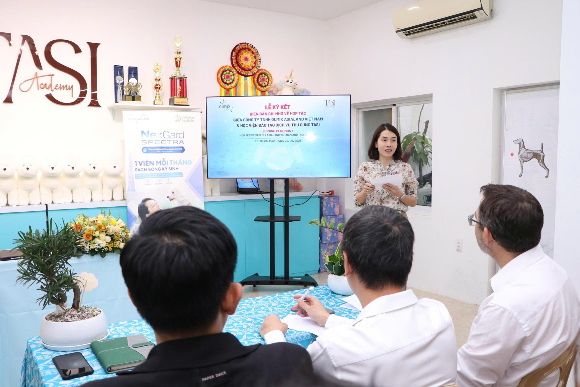 Bà Võ Ngọc Thanh - Giám đốc gam hàng Thú cưng - Công ty Thuốc Thú Y Boehringer Ingelheim Việt Nam chia sẻ tại Lễ ký kết. A2