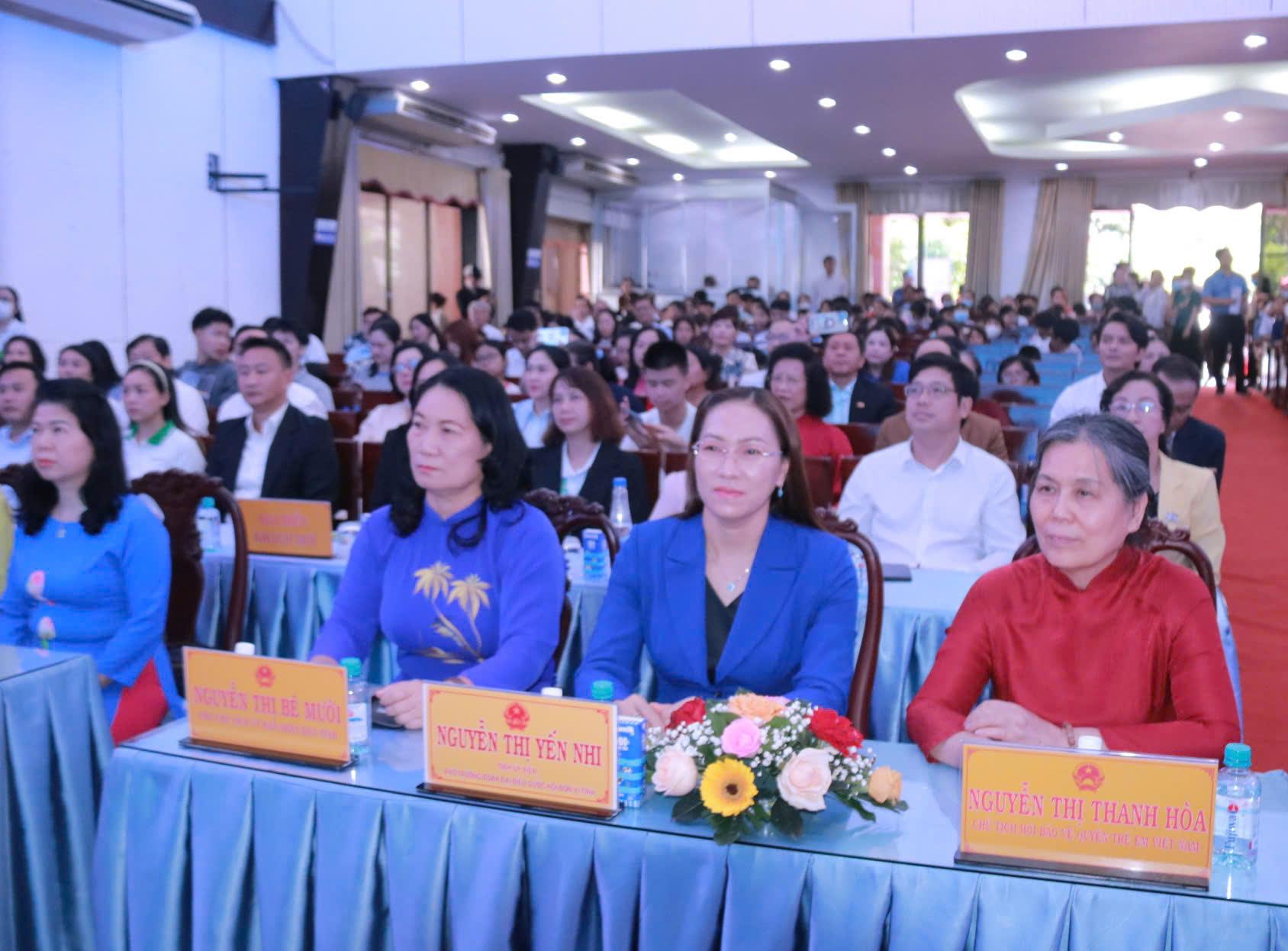Các đại biểu dự Chương trình. Các đại biểu dự Chương trình.