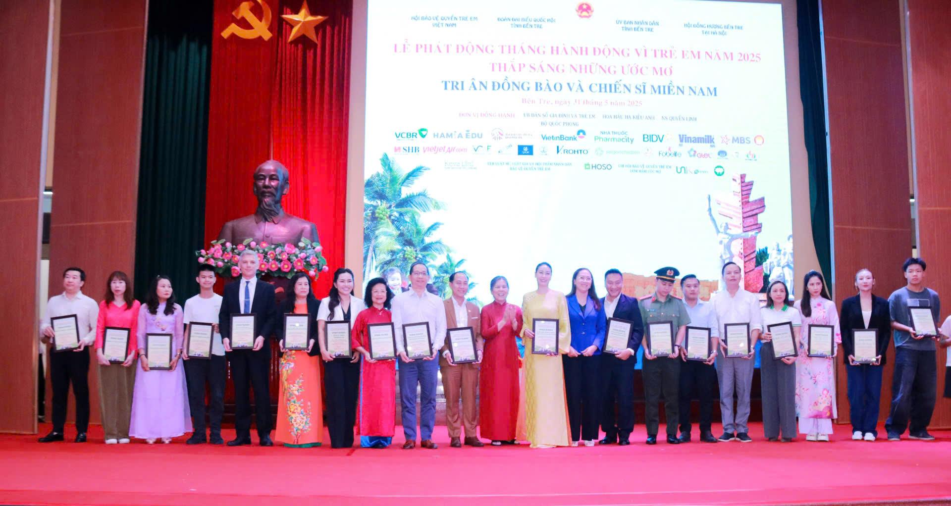 Ban Tổ chức tri ân các đơn vị tài trợ, đồng hành. Ban Tổ chức tri ân các đơn vị tài trợ, đồng hành.