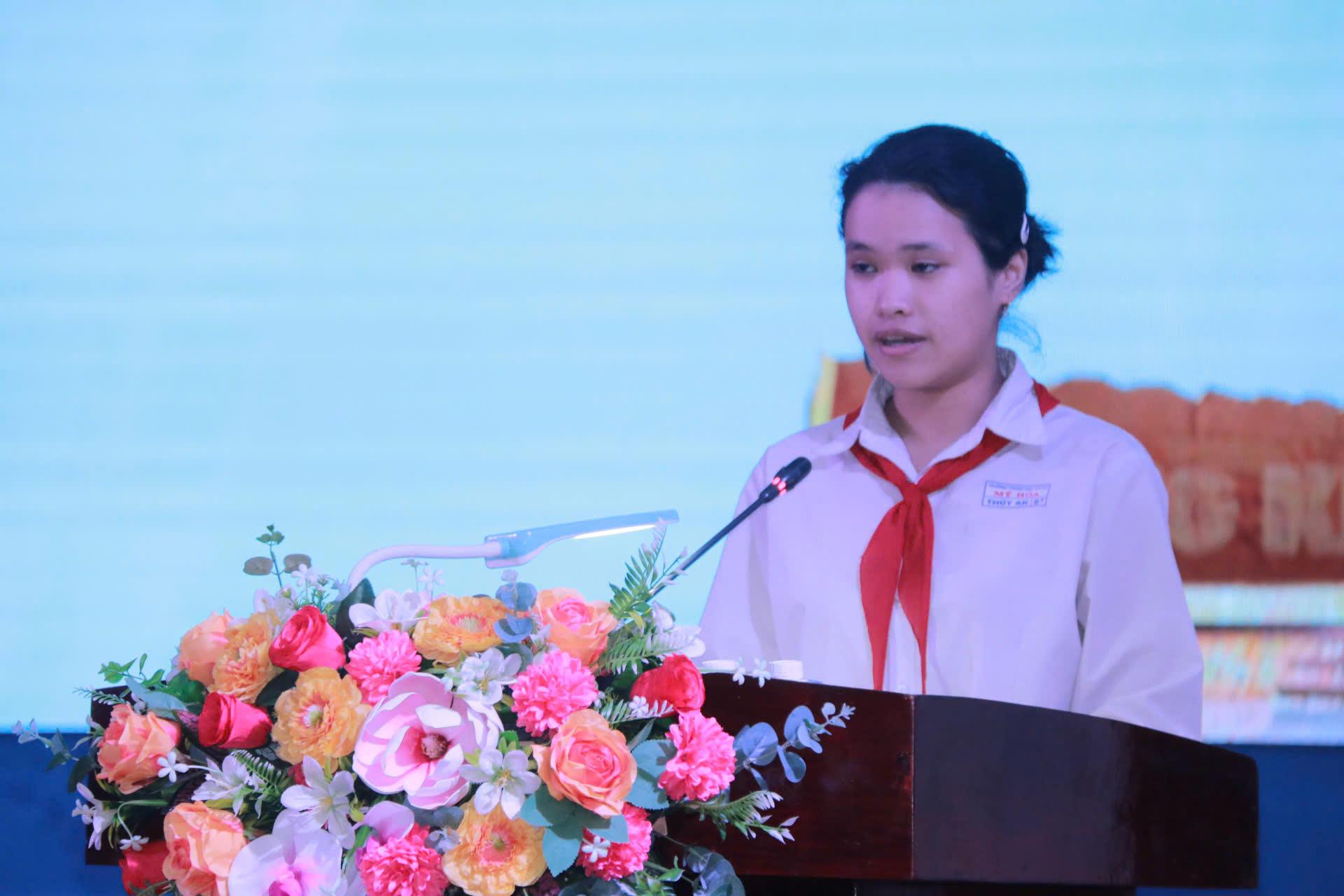 Em Đặng Lữ Thúy An, học sinh Trường Trung học cơ sở Mỹ Hóa, thành phố Bến Tre chia sẻ tại Chương trình. Em Đặng Lữ Thúy An, học sinh Trường Trung học cơ sở Mỹ Hóa, thành phố Bến Tre chia sẻ tại Chương trình.
