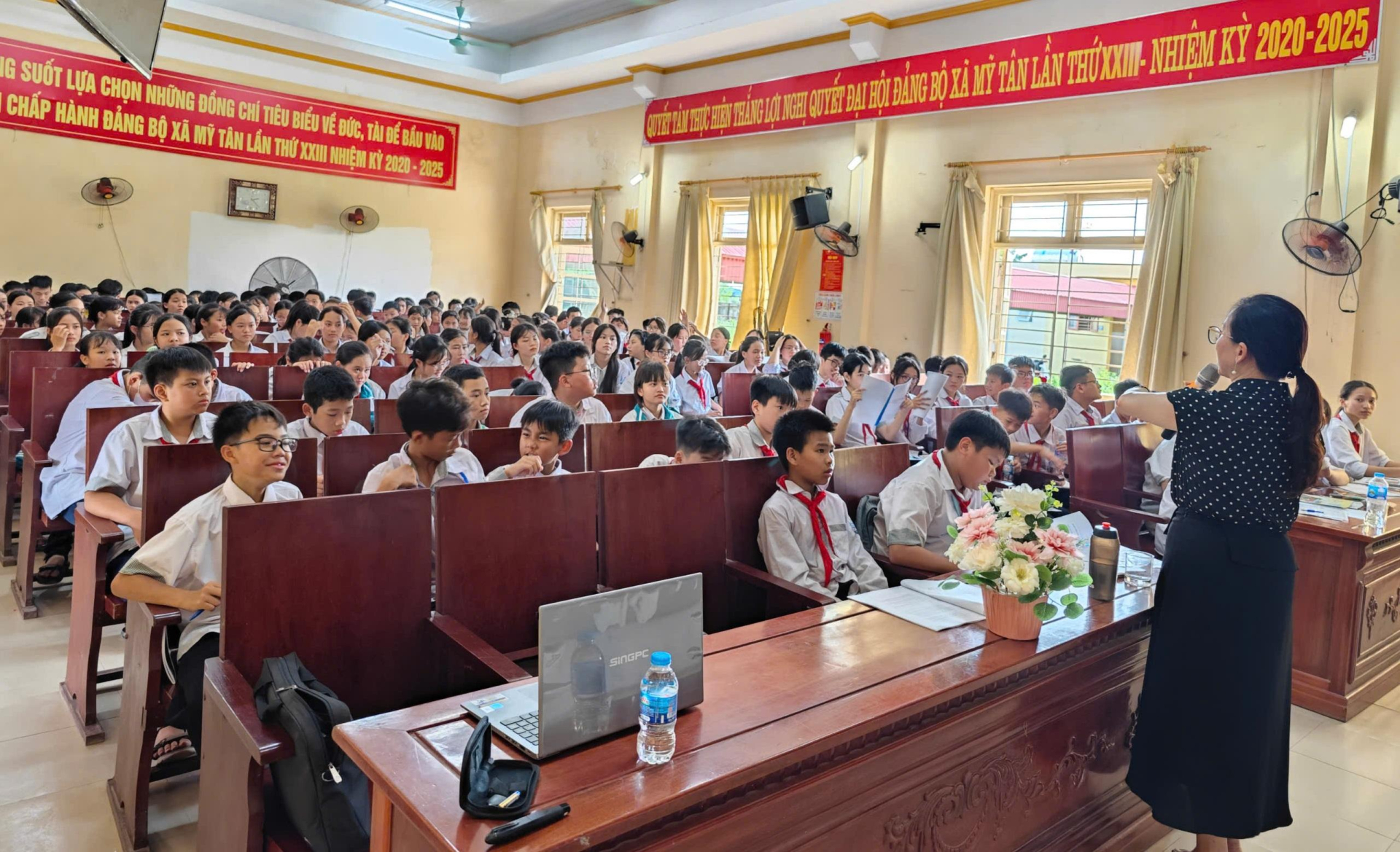 Đông đảo trẻ em tham gia tập huấn kiến thức về quyền trẻ em, kỹ năng phòng chống tai nạn thương tích đuối nước cho trẻ em trên địa bàn xã Mỹ Tân, TP. Nam Định. Hội nghị tập huấn kiến thức về quyền trẻ em, kỹ năng phòng chống tai nạn thương tích đuối nước cho trẻ em trên địa bàn xã Mỹ Tân, TP. Nam Định.