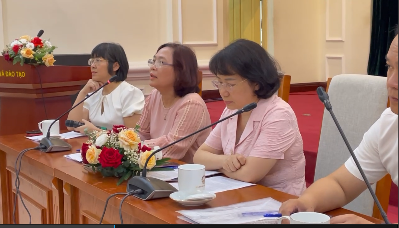 Các khách mời dự Tọa đàm “Trường học không khói thuốc: thách thức và giải pháp”. phòng chống thuốc lá