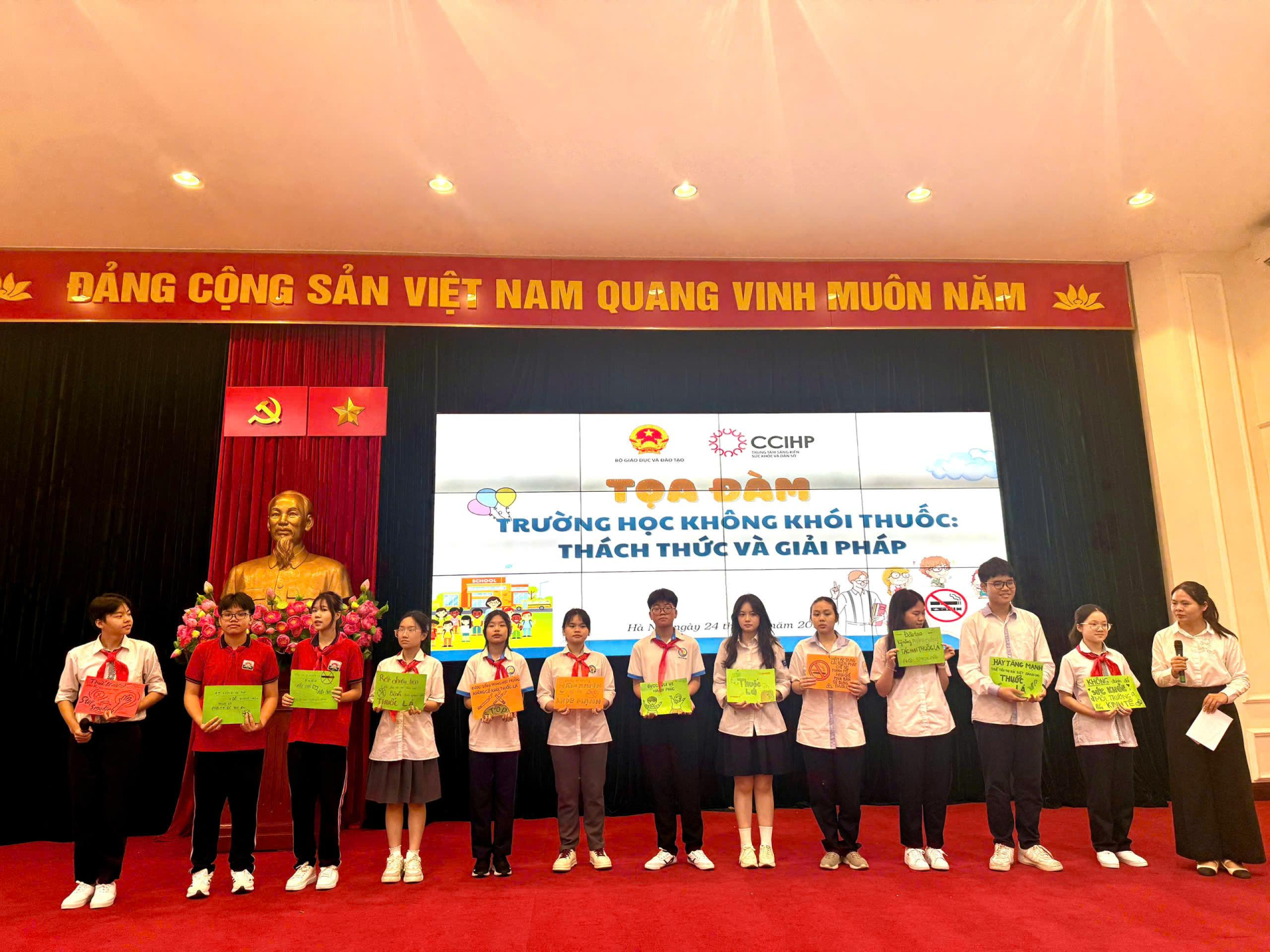 Các em học sinh được nâng cao kiến thức về phòng chống tác hại của thuốc lá. z6669792228764_1740819b65