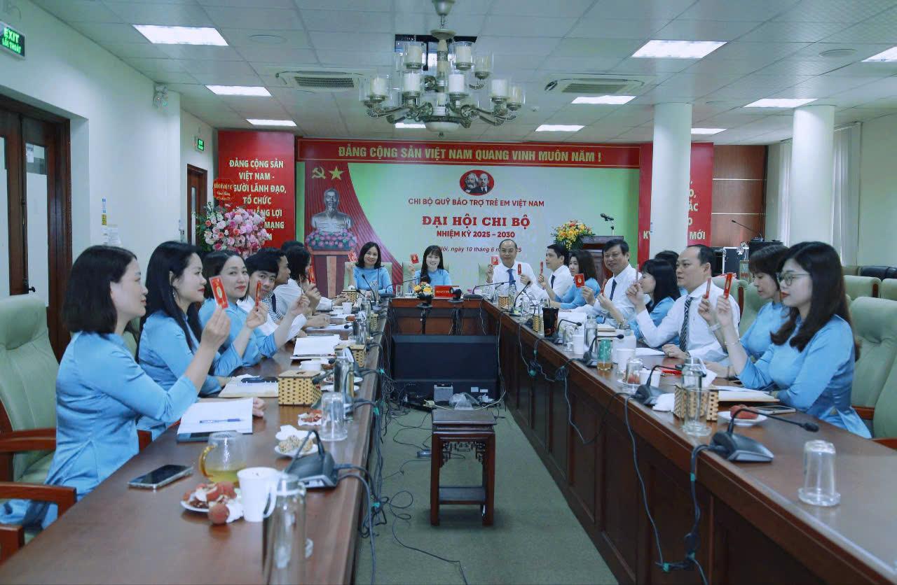 Các đại biểu tham gia biểu quyết tại Đại hội. Các đại biểu tham gia biểu quyết tại Đại hội.