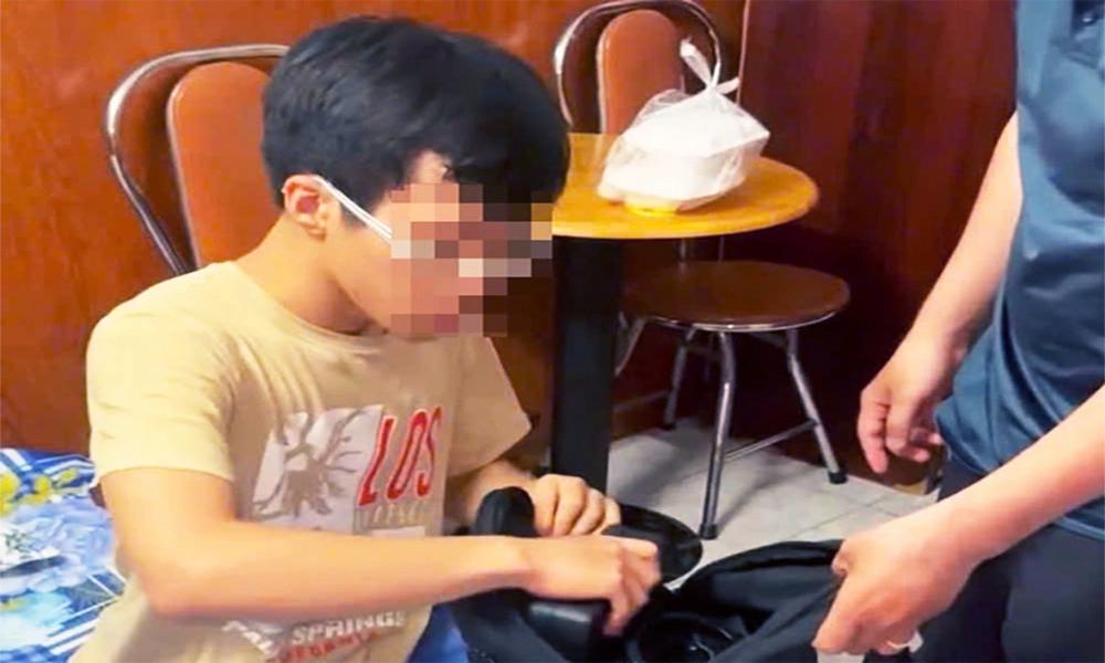 Một nam sinh được Công an TP. Hồ Chí Minh tìm thấy ở trong khách sạn phường Gia Định. batcoc
