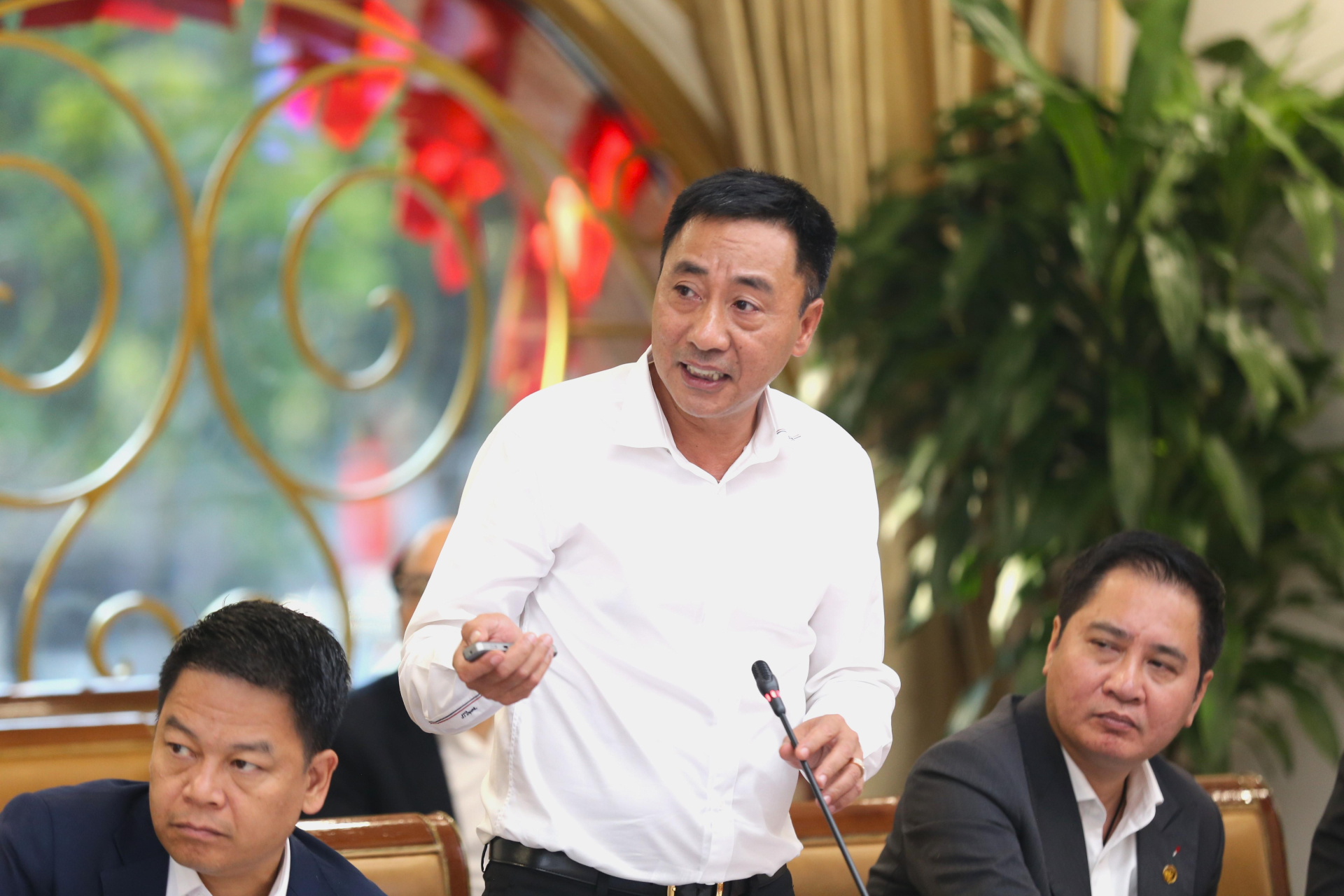 Ông Nguyễn Anh Tuấn, Phó Tổng Giám đốc T&T Group trình bày các nghiên cứu đề xuất đầu tư của T&T Group. nh 2