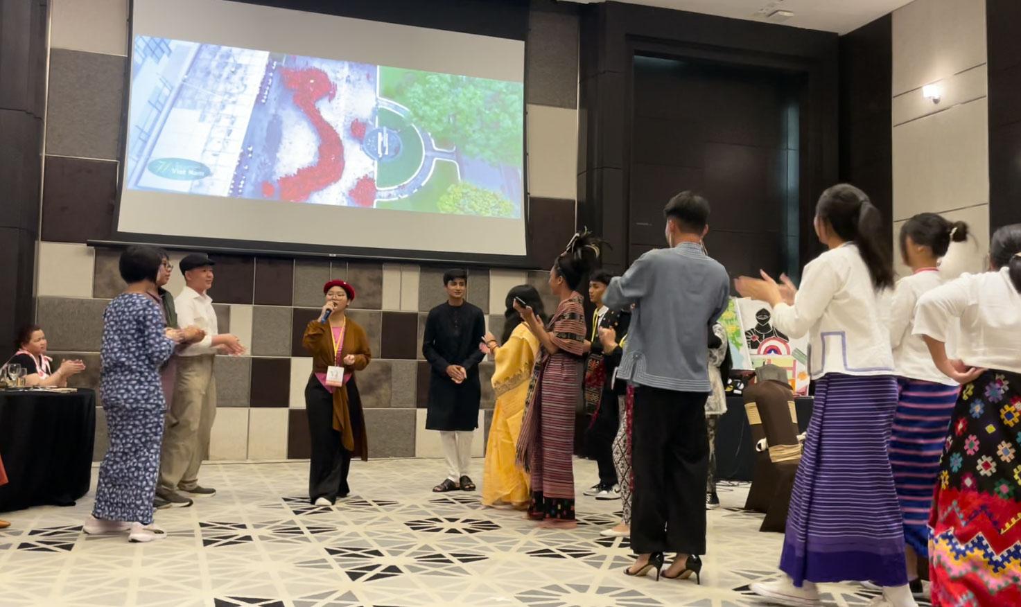 Trẻ em được chuyên gia về chia sẻ nội dung về quyền được vui chơi giải trí, văn hóa và nghệ thuật. anh mua 2