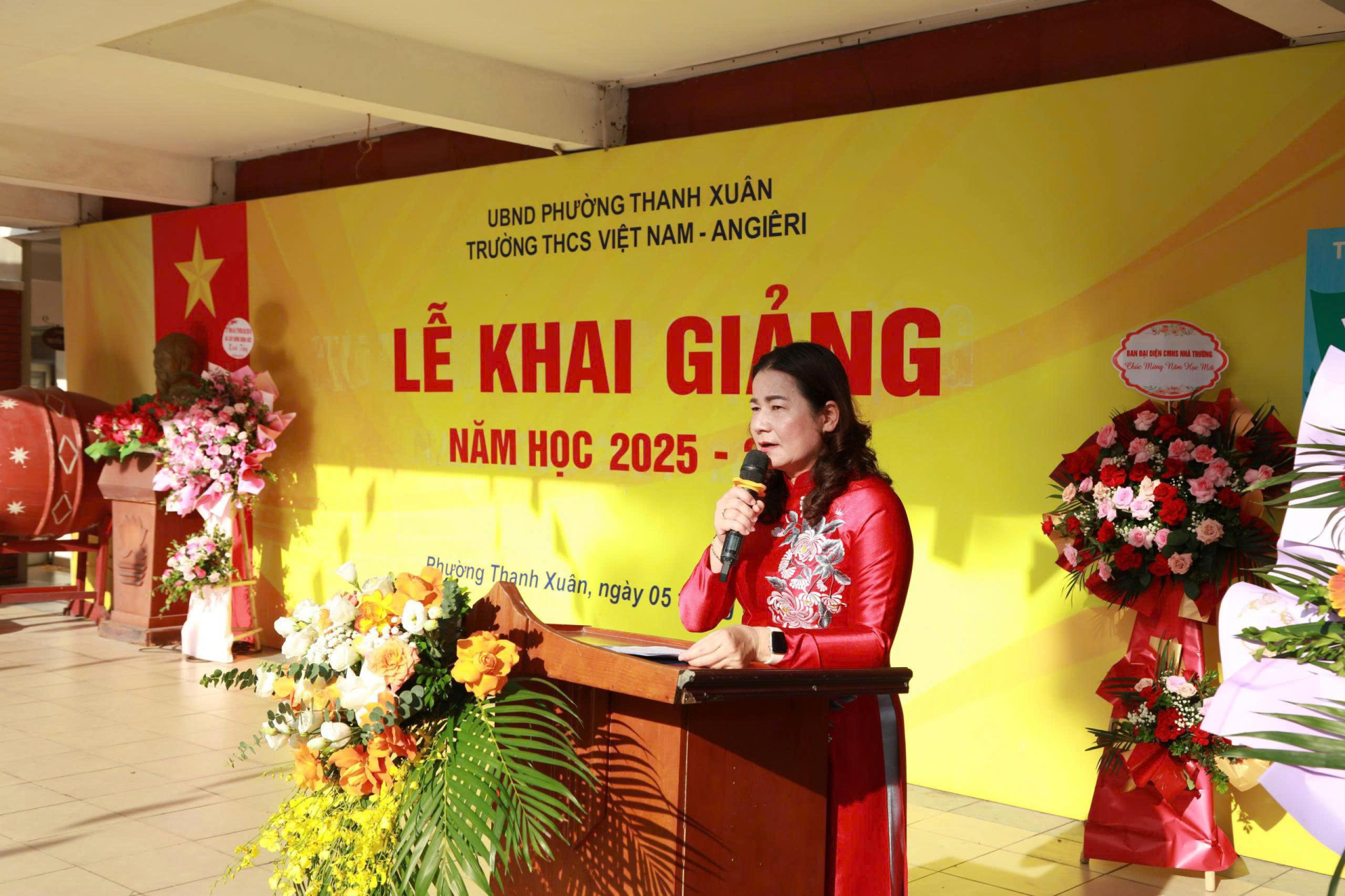 Nhà giáo Trần Minh Thủy – Hiệu trưởng Trường THCS Việt Nam – Angiêri. thuythuy