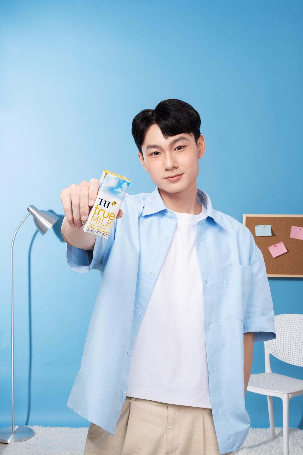 Sữa tươi tiệt trùng Hương Chuối Tự Nhiên TH true MILK có hương vị mới, thơm ngon, mang đến nguồn dinh dưỡng lành mạnh, hoàn toàn từ thiên nhiên. 02