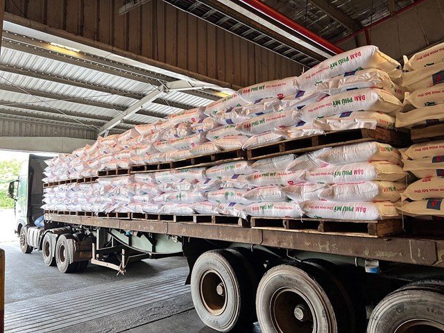 Sản phẩm chủ lực Đạm Phú Mỹ tiêu thụ được trên 690 ngàn tấn, cao hơn 50 ngàn tấn so với cùng kỳ 2022. Đam-phu-my