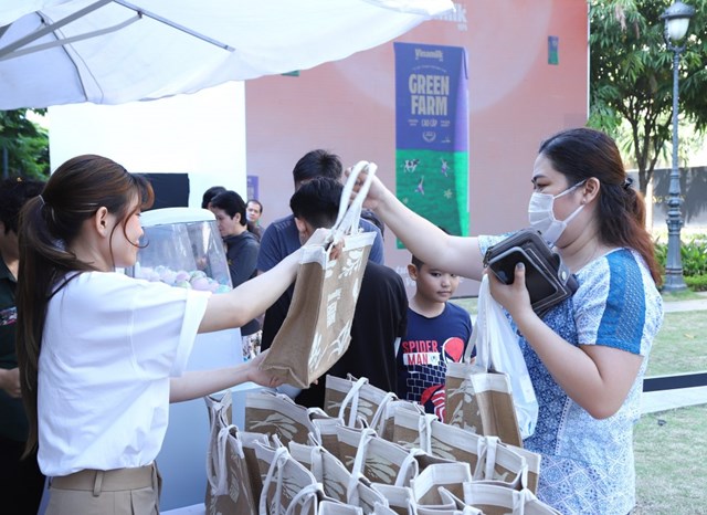 Check in nhận quà tại sự kiện. Ảnh: Vi Nam 1