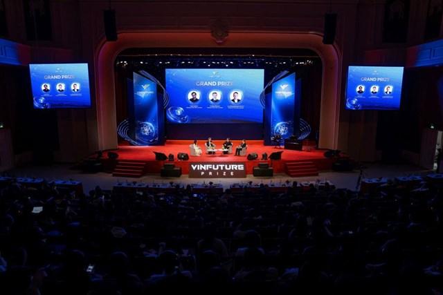 Các chủ nhân Giải thưởng VinFuture 2024 mang đến nhiều câu chuyện khoa học truyền cảm hứng cho sinh viên, nhà nghiên cứu trẻ 1q