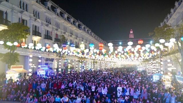 Phố đi bộ The Rome đã đón hàng ngàn lượt khách trong đêm Countdown hàng năm a2