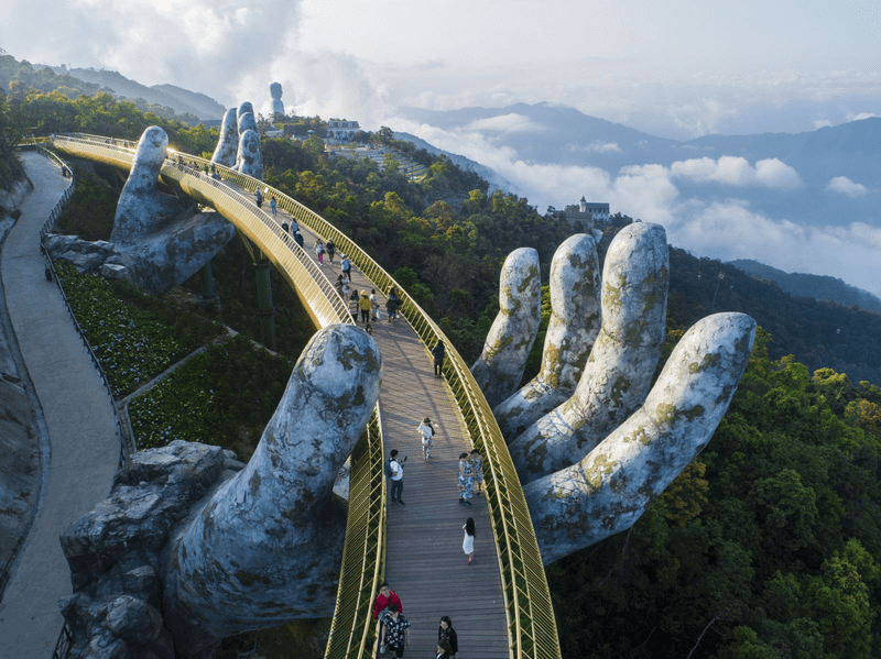 Đà Nẵng nổi tiếng với bạn bè quốc tế nhờ Cầu Vàng tại Sun World Ba Na Hills a2