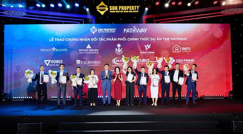 10 đại lý phân phối hàng đầu sẽ góp phần lan tỏa giá trị đầu tư bền vững của The Pathway đến với khách hàng 3
