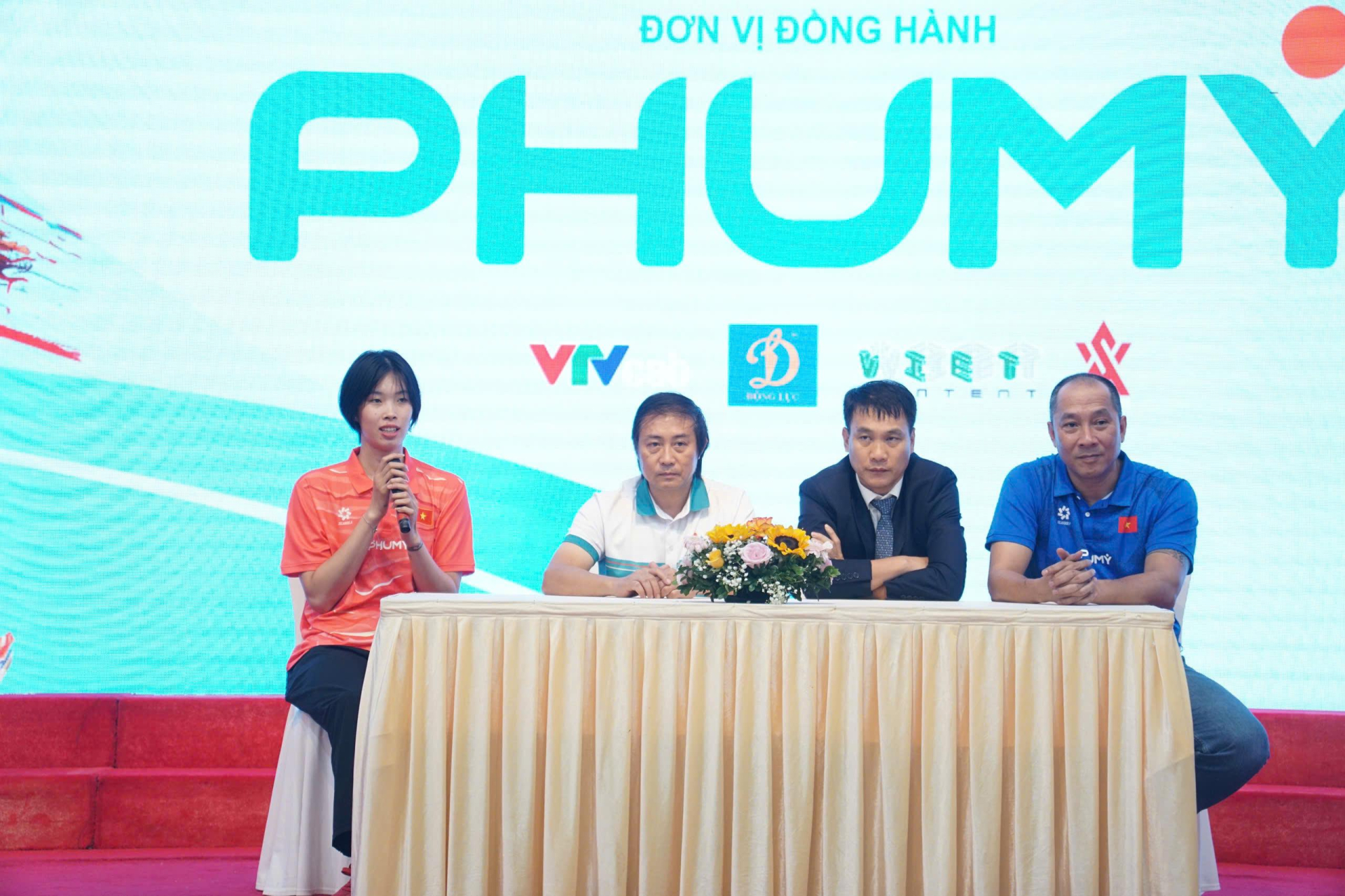 Họp báo tại chương trình. Họp báo tại chương trình