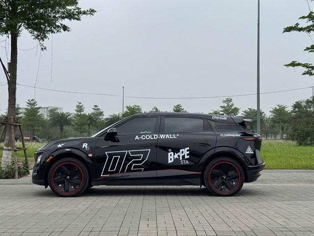 Theo anh Huy, nhìn ngang thân xe, VF 7 gợi nhớ tới dòng siêu xe SUV của Ý 5