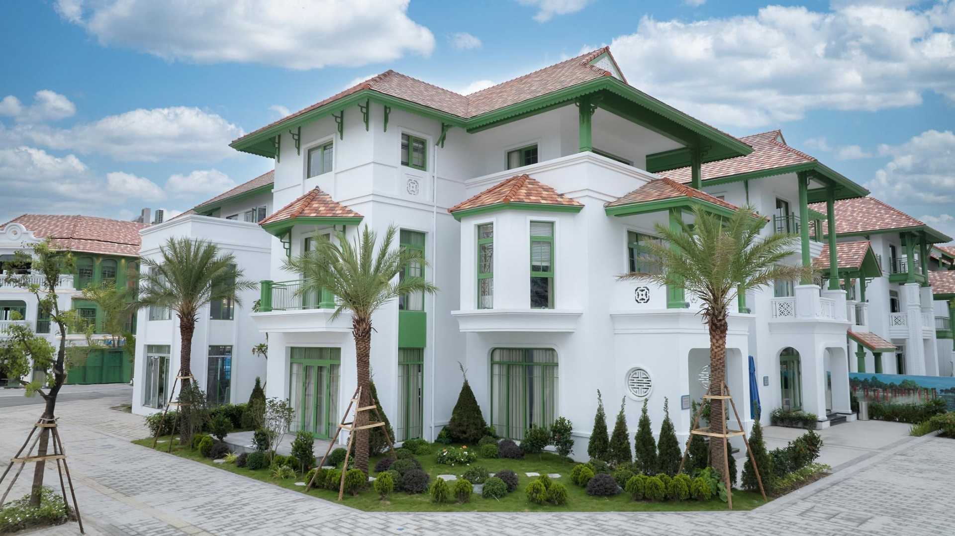 Khu nhà mẫu hiện đại với thiết kế hài hòa giữa không gian cảnh quan (Ảnh: Ánh Dương) 2