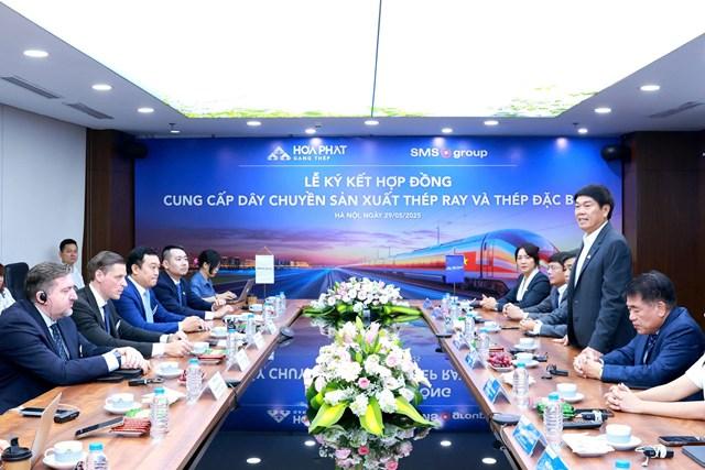 Với truyền thống và kinh nghiệm hơn 30 năm, Hòa Phát hoàn toàn tự tin sản xuất, cung cấp tất cả các sản phẩm thép, đặc biệt là ray cho dự án đường sắt tốc độ cao, đảm bảo chất lượng chuẩn quốc tế, giá thành cạnh tranh và đúng tiến độ. 12