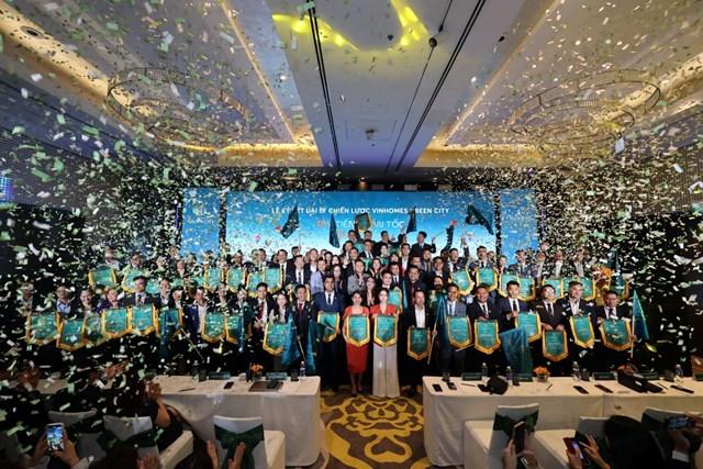 Các “chiến binh” kinh doanh tinh nhuệ đến từ các đơn vị phân phối uy tín 2 miền Nam - Bắc cùng hội tụ tại Lễ ra quân Vinhomes Green City Q1