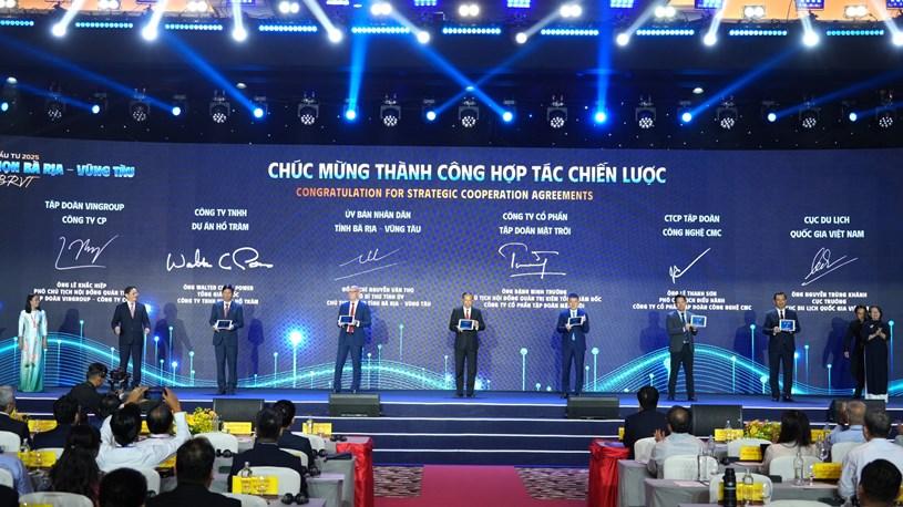 Bà Rịa-Vũng Tàu ký kết hợp tác với Sun Group và các đơn vị khác. - Ảnh: T.L. q7