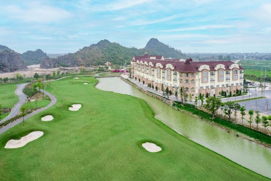 Khách sạn Legend Valley có kiến trúc bán cổ điển, hòa vào nét đẹp nên thơ, trữ tình của vùng đất Hà Nam 2