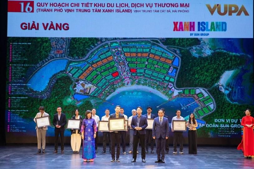Đại diện Sun Group nhận Giải Vàng cho Quy hoạch chi tiết 1/500 Khu du lịch, dịch vụ thương mại Vịnh Trung tâm Cát Bà 77