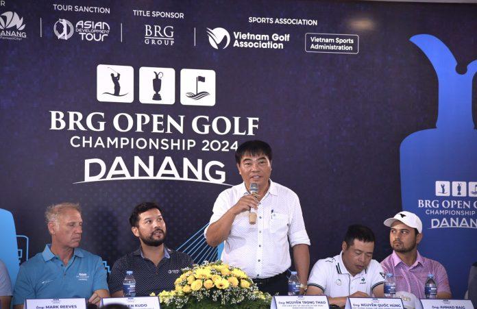 Tham dự phiên họp báo c Phó Giám đốc Sở Văn hóa – Thể thao Đà Nẵng, ông Nguyễn Trọng Thao – Trưởng BTC Giải, phát biểu tại phiên họp báo kỹ thuật, có bà Nguyễn Thu Phương – Phó Giám đốc Sở Thông tin và Truyền thông thành phố (hàng đầu, thứ hai, từ trái sang). Ảnh : T.Ngọc. QZ