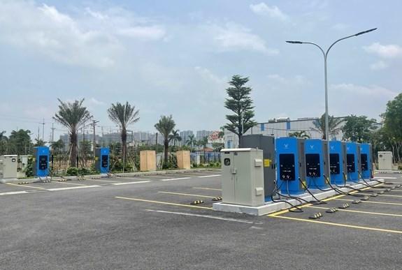 Tổ hợp trạm sạc quy mô lớn do An Sơn Group đầu tư tại MaiLand Hanoi City. 32