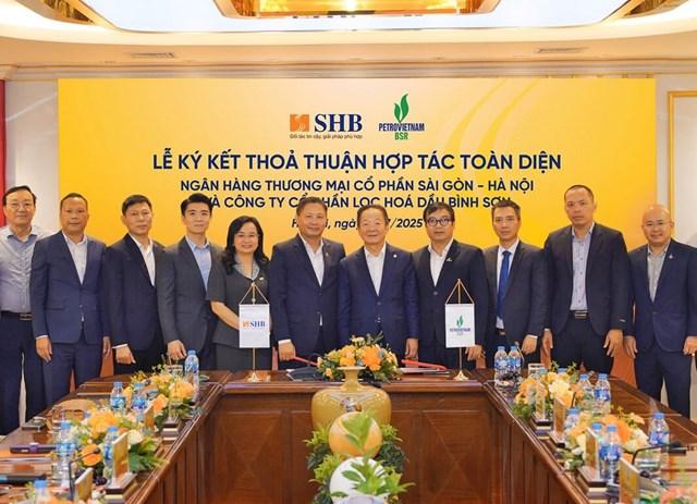 Toàn cảnh lễ ký kết thỏa thuận hợp tác toàn diện giữa Ngân hàng SHB và CTCP Lọc hóa dầu Bình Sơn 23