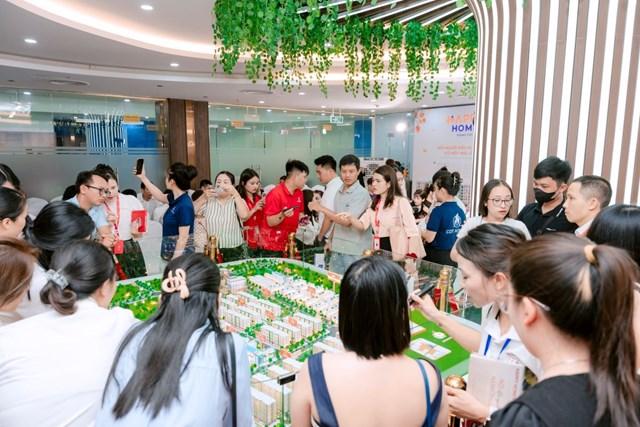 Văn phòng bán hàng Happy Home Tràng Cát đã chính thức khai trương. A11