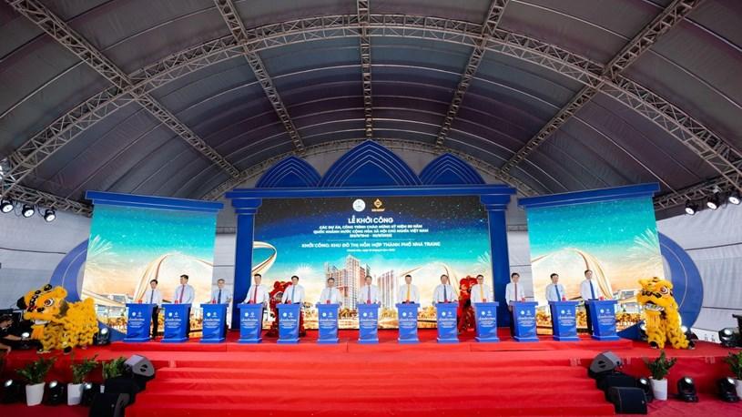 Các đại biểu thực hiện nghi thức khởi công dự án Khu đô thị hỗn hợp Nha Trang 5