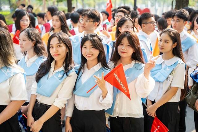 Các tân sinh viên của VinUni hân hoan trong ngày tựu trường đầu tiên a1