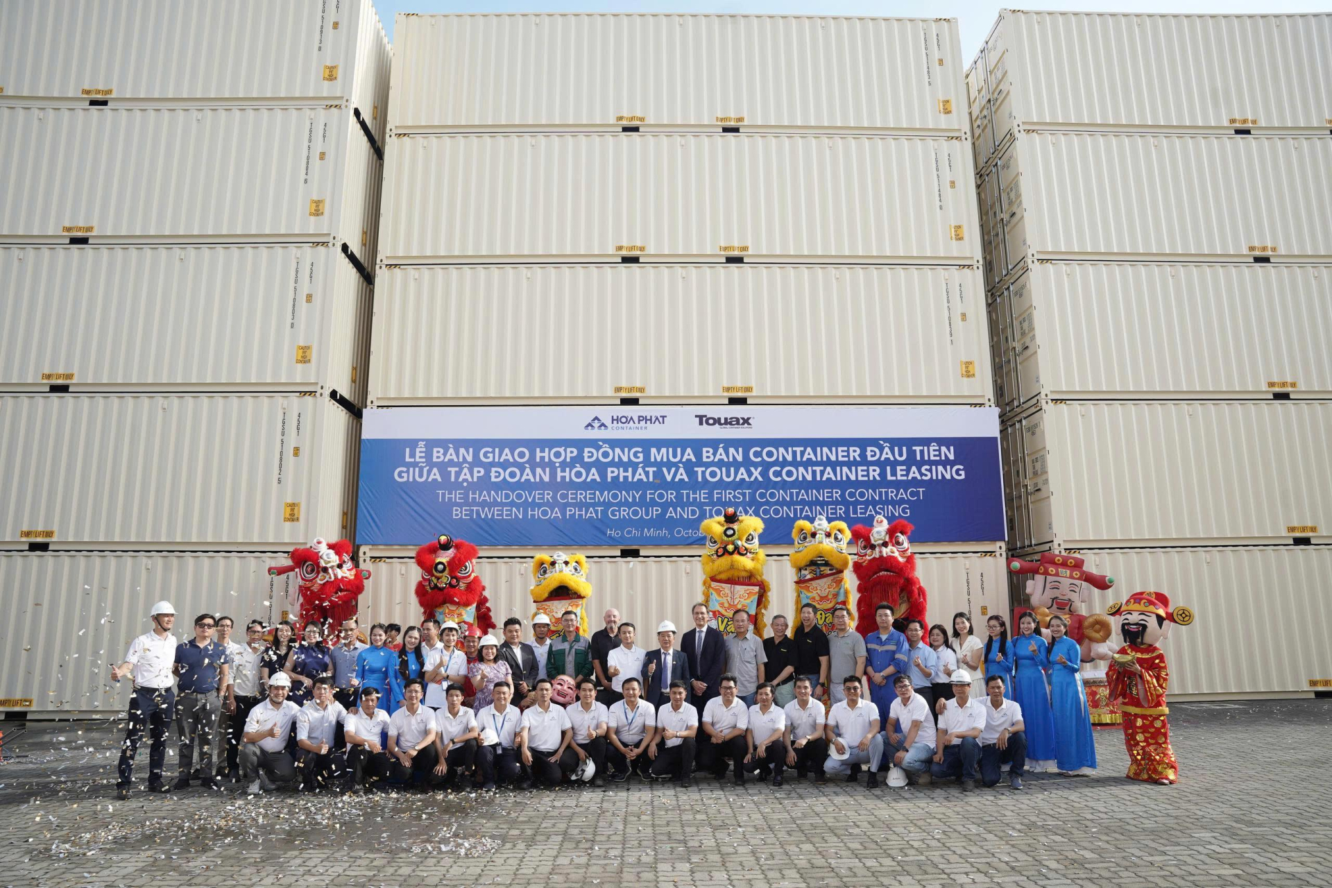 Bàn giao sp cho Touax Container Leasing